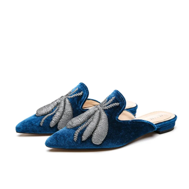 

Summer Vintage Pointed Toe Bee Embroidery Sandals Women Fashion Velvet Low Heel Slip On Slippers Female Party Weeding Shoes