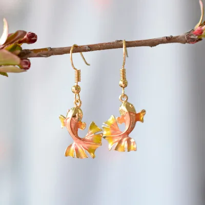 

2019 New Fine Women's Jewelry Goldfish Dangle Ear Cuff Clip For Girls Curved Fish Earring Femme Hook Fashion Party Gift E126