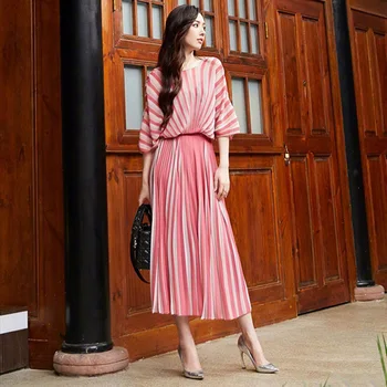 

Pink Striped Chiffon Dress 2019 Summer Runway Designer Women Dress Loose Batwing Sleeve Draped Pleated Long Dress Vestidos Robes