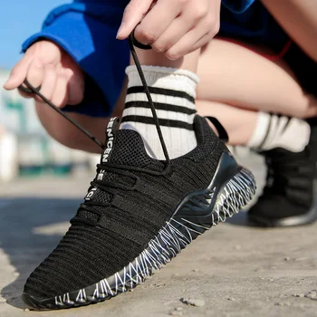 

2019 Brand New Men Sport Shoes Mesh Breathable Summer Light Non-slip Sneaker For Women Running Shoes Summer for jogging footwear