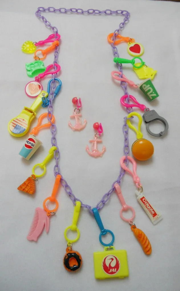 VINTAGE Plastic Charms Necklace 15 Charm 80cm Retro Fashion Party Chain