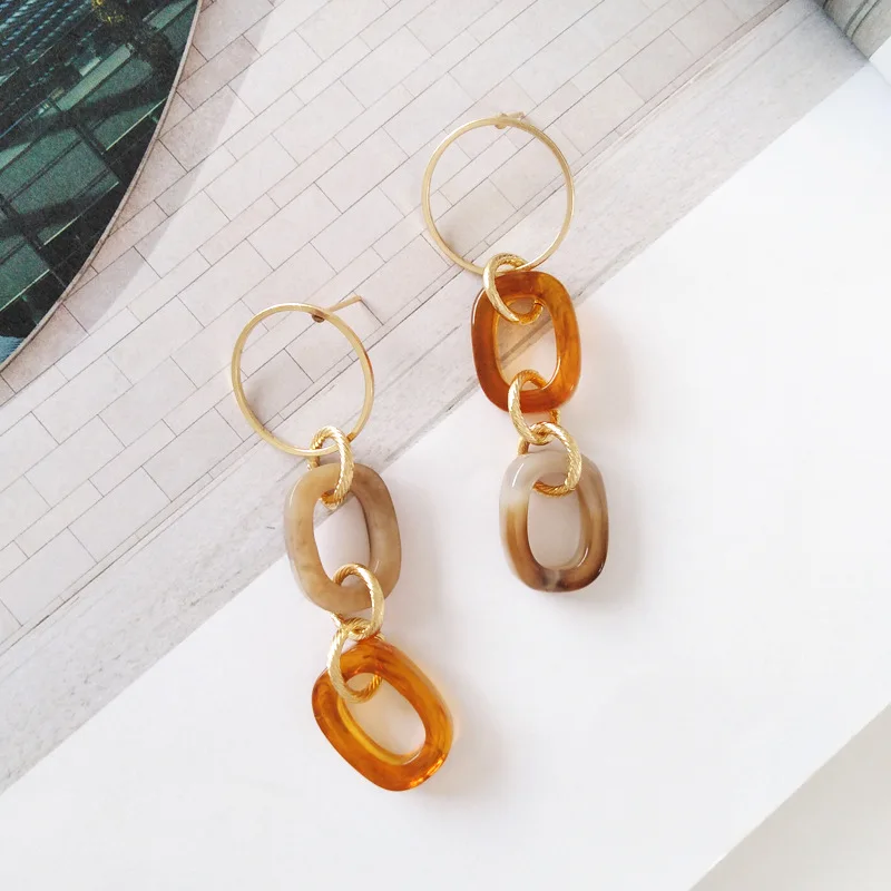 

Metal Geometric Connected Rounds Drop Earrings Woman Statement Connecting Hollowed out Resin Stone Dangle Earrings for Women