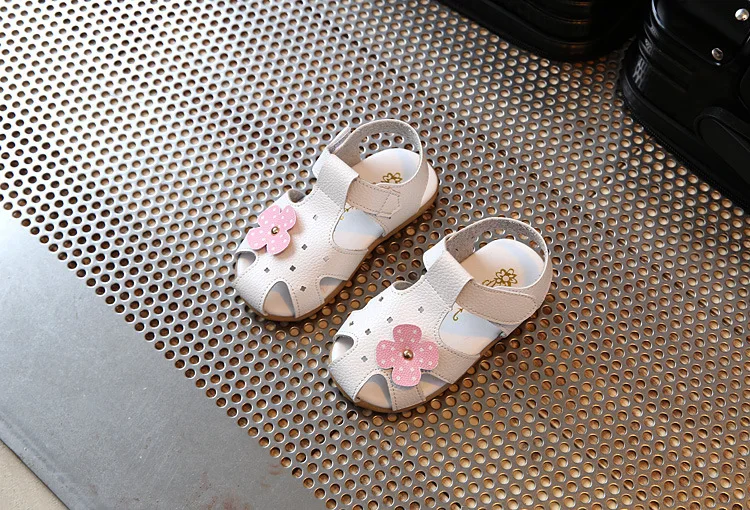 Повседневная детская обувь летняя новая Цветочная принцесса обувь для девочек Нескользящие мягкие детские сандалии детские пляжные сандалии для девочки Размер 21-30