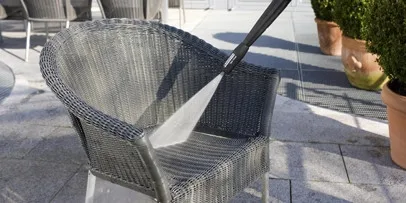 cleaning_garden_furniture