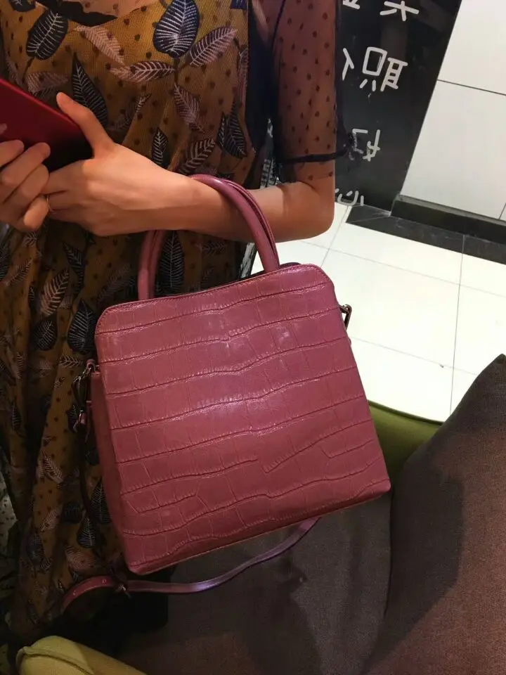 Elegant and new leisure women leather handbags Large capacity crocodile vertical portrait Genuine Leather shoulder bag