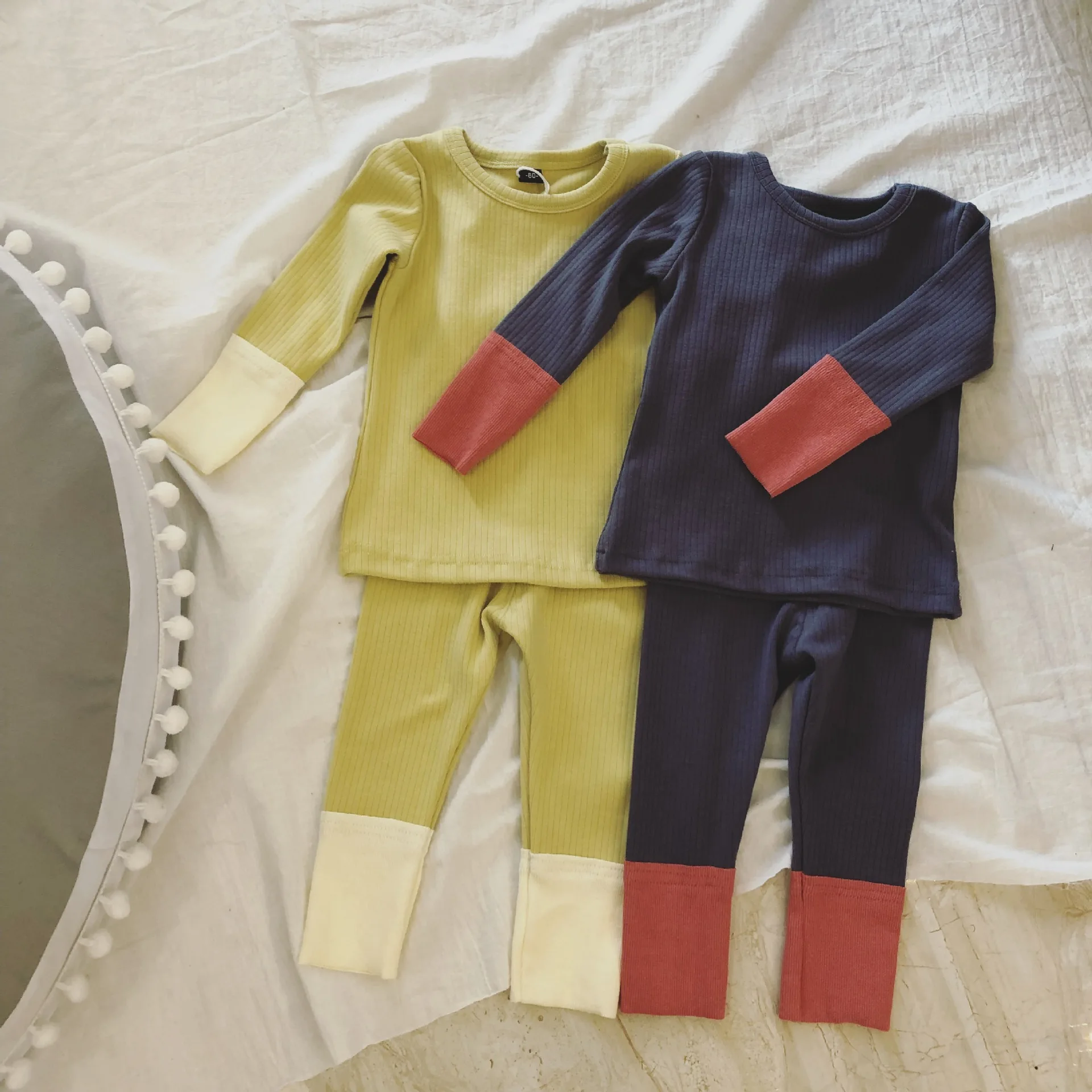 Весенний детский спортивный костюм детский пижамный комплект в рубчик для маленьких мальчиков и девочек; хлопковая Домашняя одежда; комплект из футболки и штанов одежда для маленьких девочек