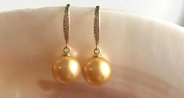 

elegant pair of 10-11 south sea round gold pearl dangle earring 18k