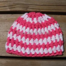 Розовые вязаные крючком шапки для маленьких девочек, новорожденных. Вязание крючком ручной работы фотография Реквизит