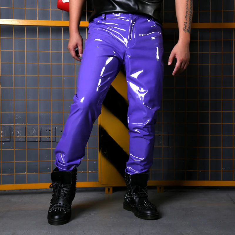 Мужские кожаные брюки в стиле хип-хоп, облегающие брюки, сценические костюмы на заказ, мужские фиолетовые повседневные кожаные брюки