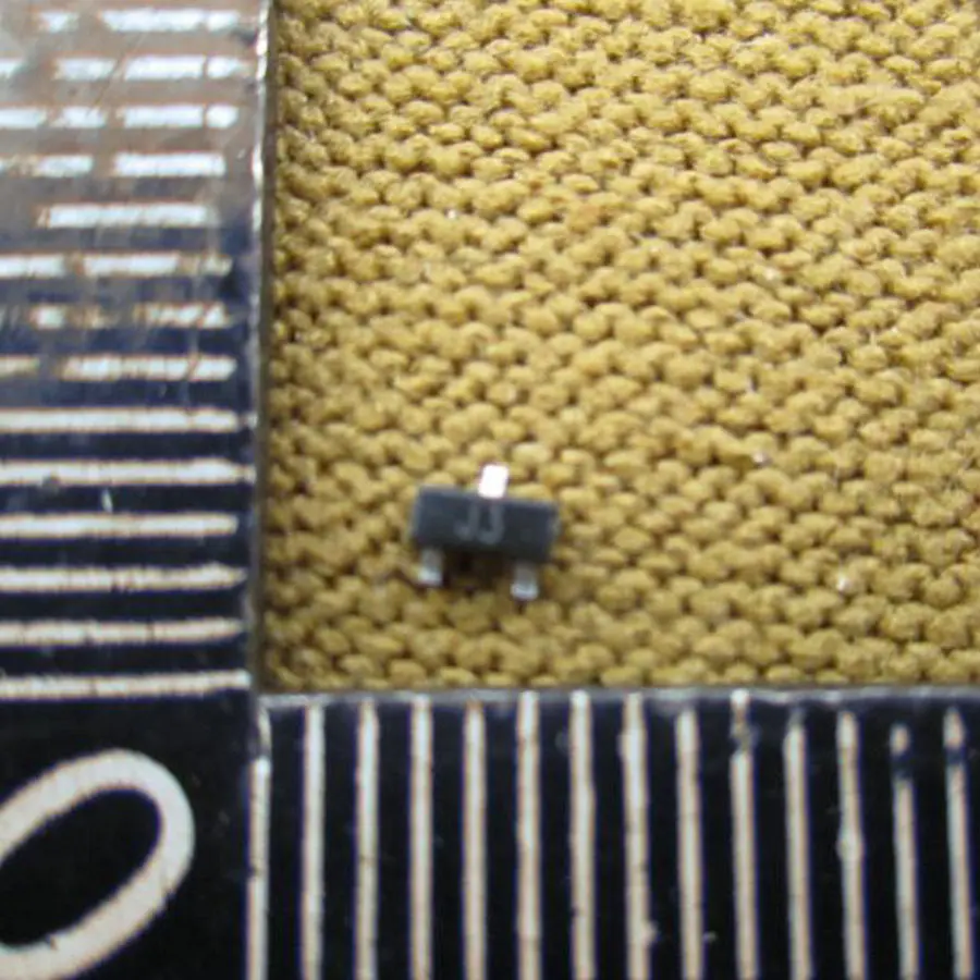 SMD транзистор S9013 J3 0.5A/25 В SOT23 npn NPN SOT-23 Транзистор A002 |