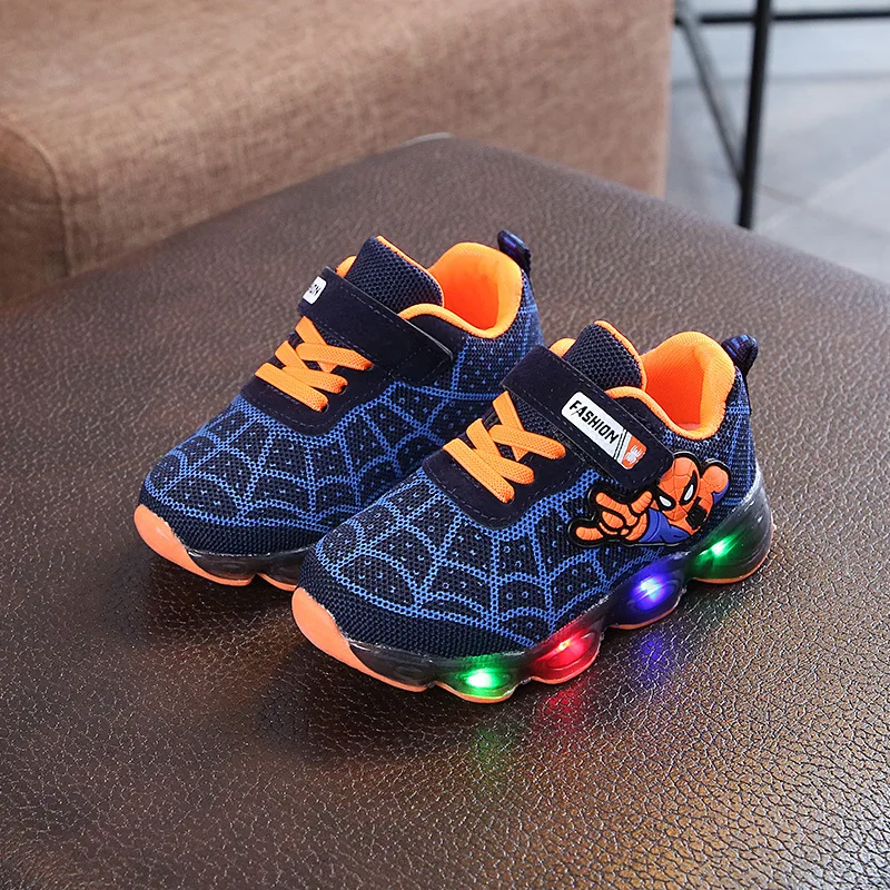 Детская обувь с рисунком Человека-паука; сетчатый светильник; Детские светящиеся кроссовки для бега; модная повседневная спортивная обувь для мальчиков и девочек; светодиодный светильник