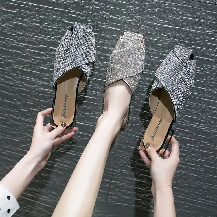 

Brief Modis With Rhinestones Leather Female Summer 2019 Chunky Heel Ladies Water Rubber Slippers Closed Toe Low Slides Sandal