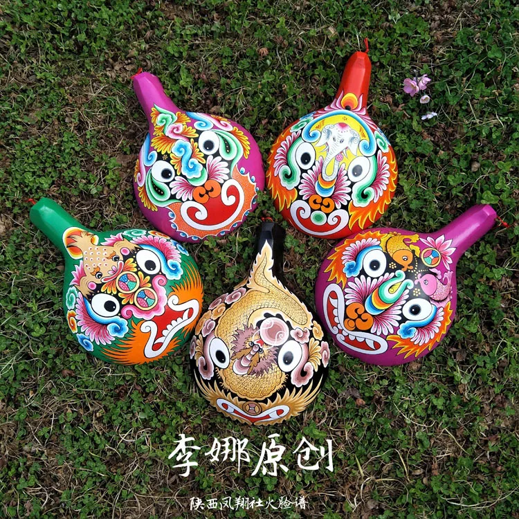 

Social Fire Face Fengxiang Horsespoon Face Mask 30cm Red Bottom Good luck Inmaterial Cultural Heritage