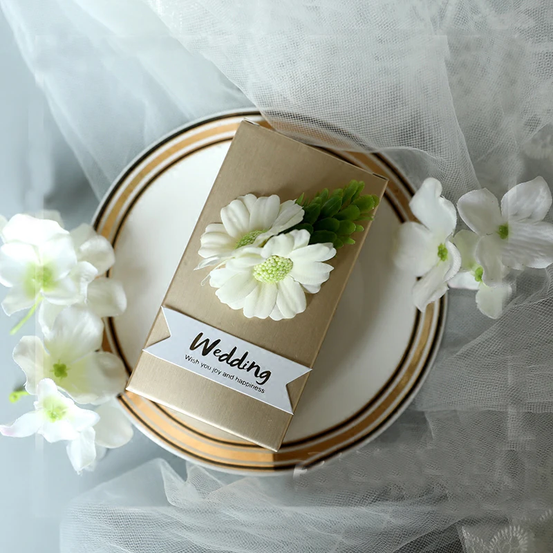 50 шт. в партии diy цветок золотой логотип на заказ свадебные юбилейные вечерние сувениры персонализированные коробки для конфет подарки коробки для гостей
