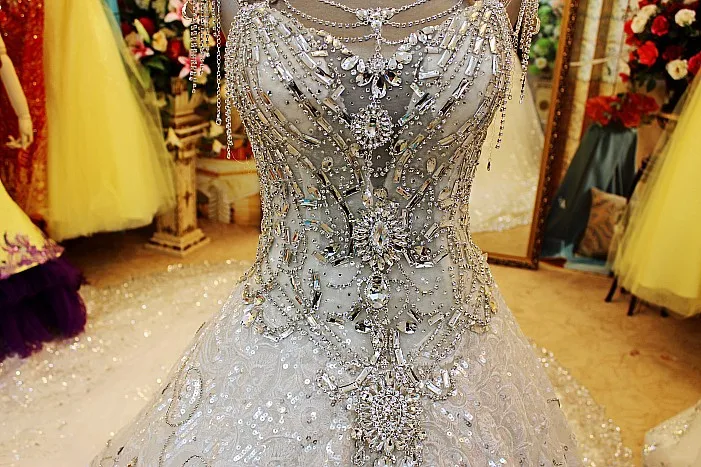 Custom-Made-2017-New-Arrival-Real-Sample-Ball-Gown-Backless-Crystal-Beading-Luxury-Bridal-Gown-Wedding (2)
