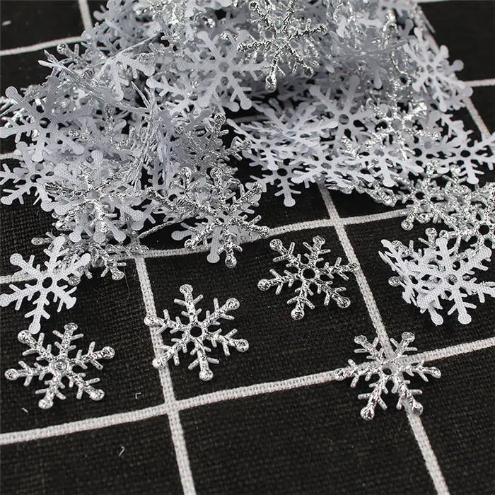 300pcs/lot Christmas Snowflakes Appliques Wedding Party Decoration Craft DIY Handmade Gift Supplies Ornaments Home Garden Decor - Color: Silver