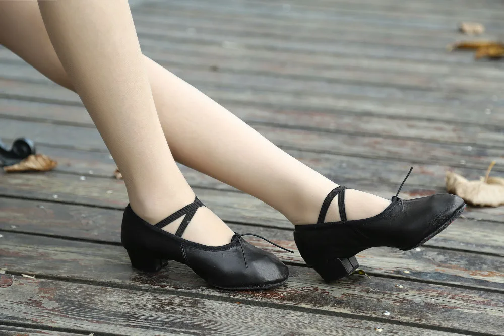 Кожаные балетные туфли для танцев для учителя, обувь для танцев для девочек/женщин/красные $ черные и розовые Тапочки для бальных танцев
