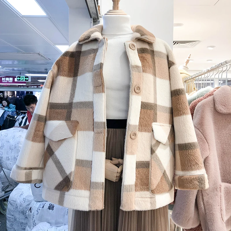 OLN 2019New Style Fashionable Winter Vintage Loose Lapel Fur One Short Coat Thick Pocket Plaid Temperament Women's Overcoat 0100