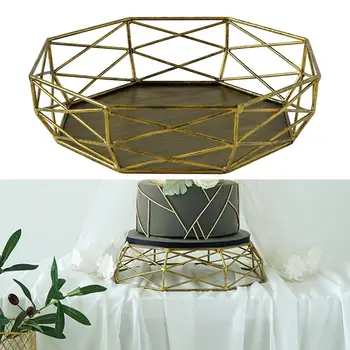 

Vintage Golden Dessert Storage Baskets Iron Desktop Storage Basket Kitchen Fruit Basket Decor European Iron Hollow Storage