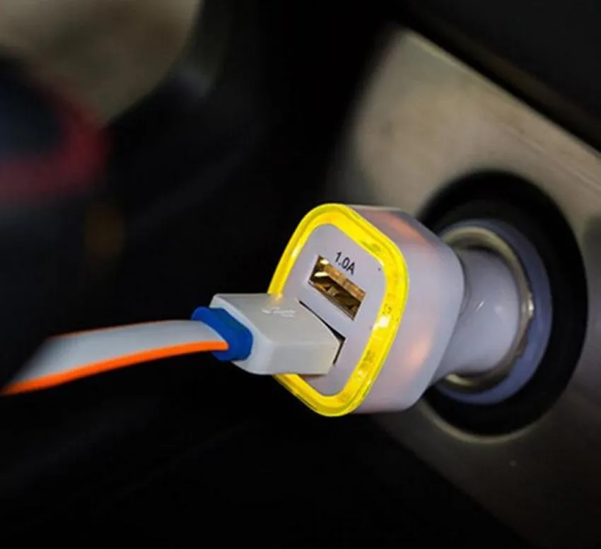 جديد وصول 2.1a + 1a المزدوج 2 usb ميناء led شاحن سيارة محول ل العالمي الهاتف الذكي اللوحي