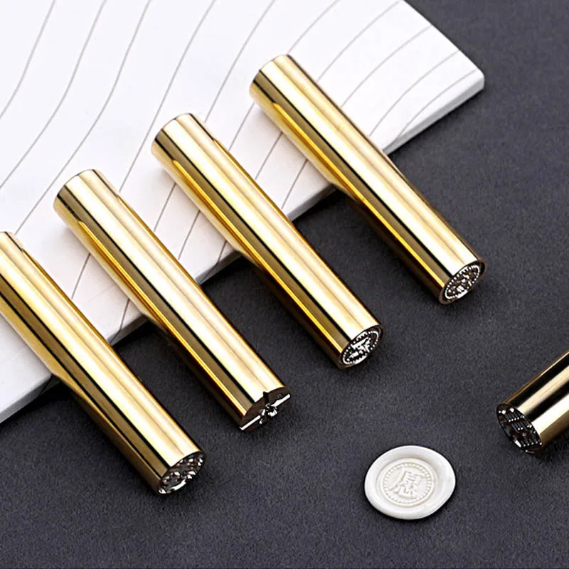 

1Pcs Vintage Documents Retro Sealing Stamp Metal Cylindrical Card Decor Seal Wax Paint Envelope Sealing Stamps 1.5cm Brass