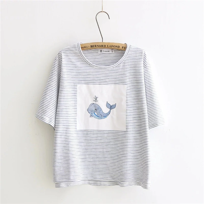 

Summer Harajuku kawaii Women Cotton Top O-Neck striped Whale water spray printed T-Shirts base Loose cute lady T-shirts