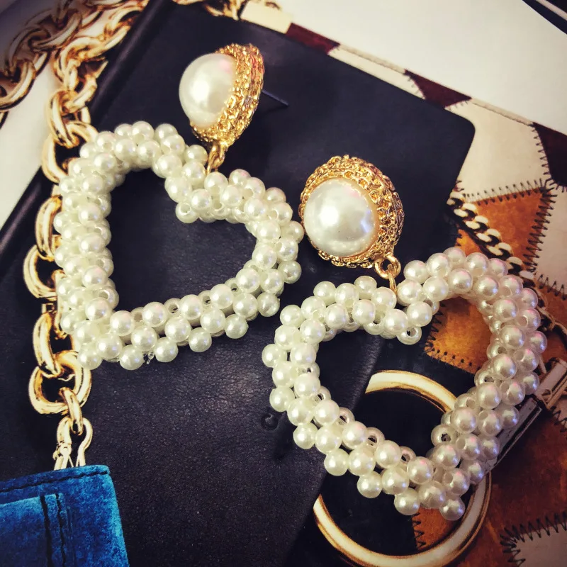 

Women Fashion Handmade White Pearls Heart Charm Pendant Dangle Earrings Hot Sale Bohemian Jewelry Ladys' Statement Earrings
