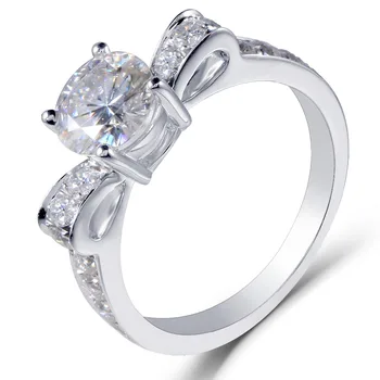 

Transgems 14K 585 White Gold 1Ct Center 6.5mm Round Brilliant Lab Created Moissanite Diamond Engagement Rings for Women