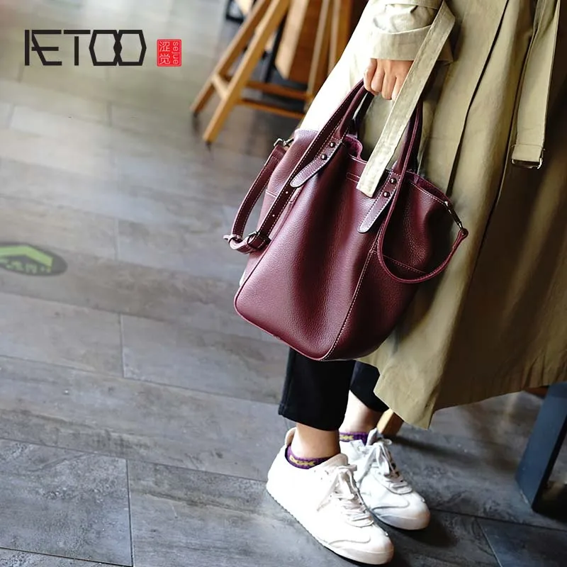 

AETOO The first layer of soft leather simple versatile tote bag commute diagonal cross bag literary leather bucket tote bag
