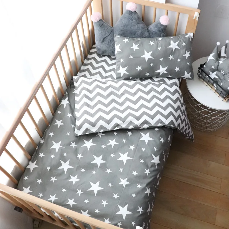 Goedkoop 3 stuks Baby Beddengoed Set Voor Pasgeborenen Ster Patroon Kid Bed Linnen Voor Jongen Pure Katoen Geweven Crib Beddengoed Dekbed cover Pillocase Vel
