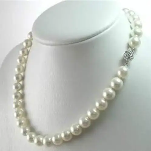 

0309 White Akoya Cultured Pearl Necklace 17''AAA