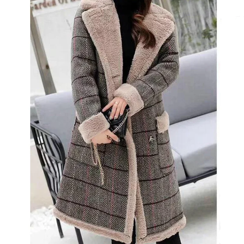 Зимнее женское пальто с подкладкой из овечьего меха, новое свободное шерстяное пальто средней длины в клетку, куртка с хлопковой подкладкой