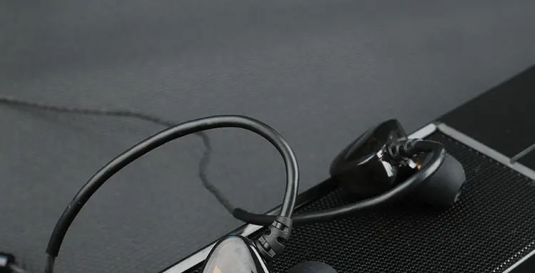 x62_two_unit_Earphone_44