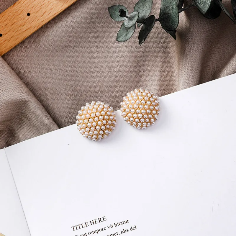 

Retro Pearl Stud Earrings Sweet Round Big Punk Earrings For Women Sweet Korean Earring Studs 2019 Vintage Jewelry Dropshipping