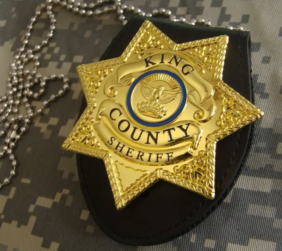 

The Walking Dead King Country Sheriff Prop Metal Badge With Holder & Chain