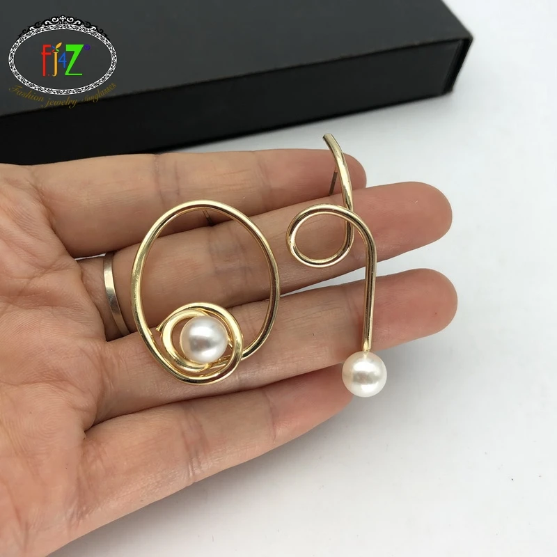 

F.J4Z New Women Pearl Earrings Styled Twisted Alloy Faux Pearl Mix-matched Party Earring Brincos Bijoux pendientes