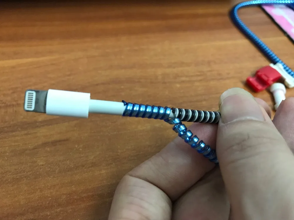 Сломался кабель зарядки. Volvo 32220944 зарядный кабель. Лайфхаки для зарядки телефона с проводом. Как починить провод от зарядки айфона. Починить провод от зарядки телефона.