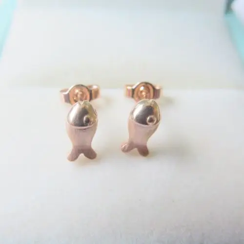 

Solid 18K Rose Gold Stud Earrings Lovely 4mm Fish-Shape Stud Earrings