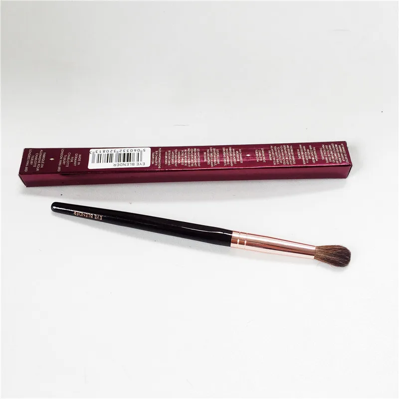 Charlotte Tilbury Eye Blender Brush _ 1