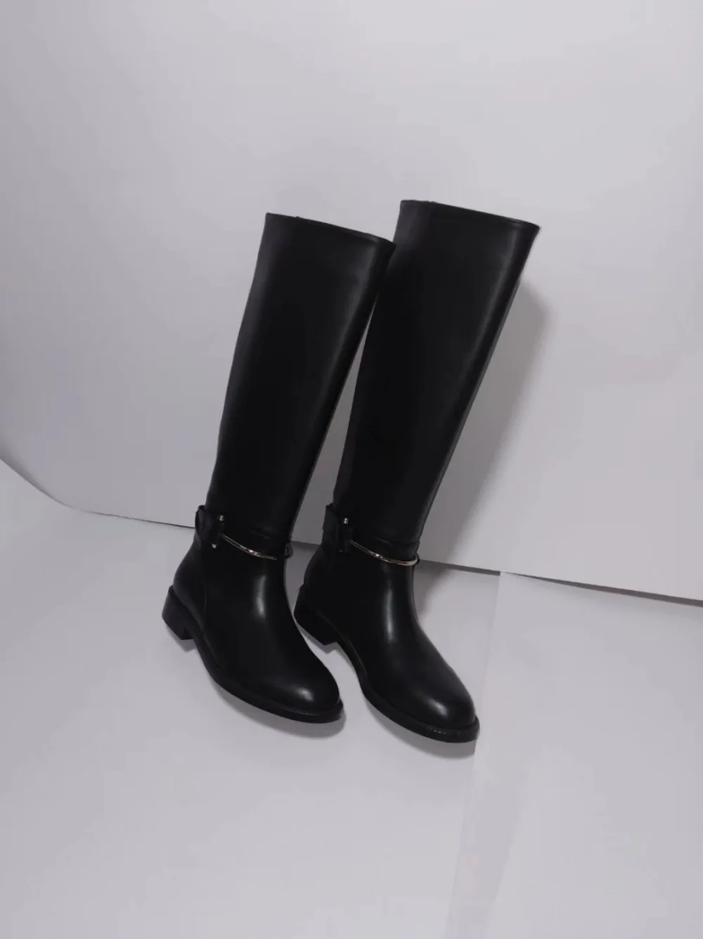 Новая модная женская обувь женские сапоги черные кожаные сапоги до колена пикантные женские сапоги до бедра; сезон осень-зима