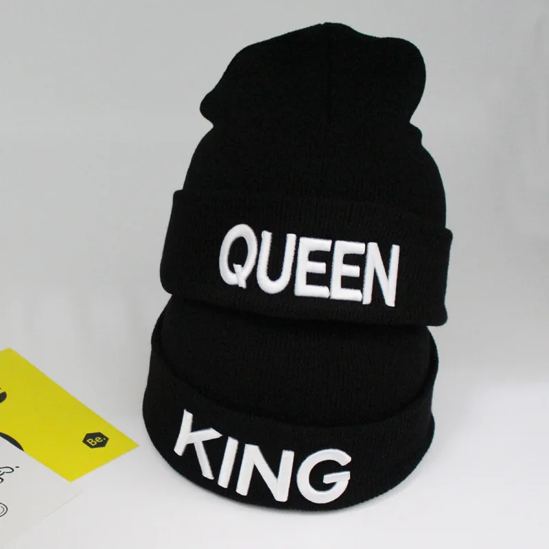 KNB010 зимняя дешевая мужская и женская вязанная шапка с вышивкой Осень черный король королева Твердые завитые шапочки Skullies