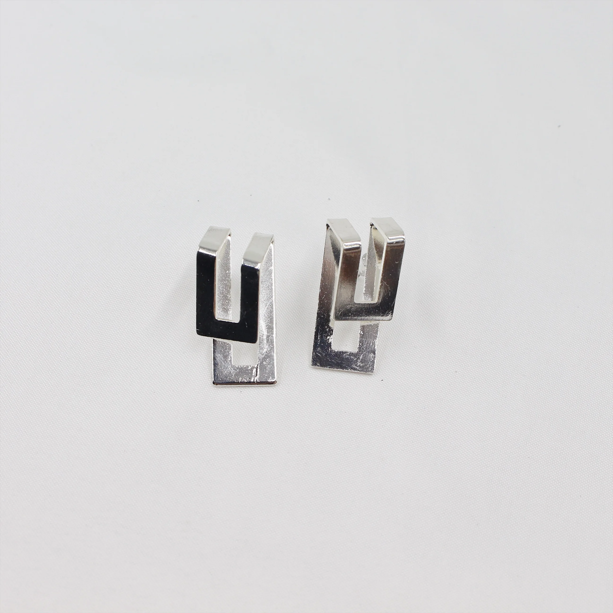 

Simple geometric metal rectangular atmosphere female wild temperament earrings