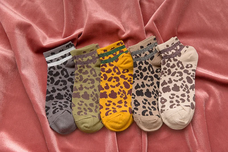 Женские носки; 1 пара; коллекция года; сезон весна; Новинка; Модные леопардовые носки в полоску; хлопковые носки для девочек; Новинка; модные милые женские носки