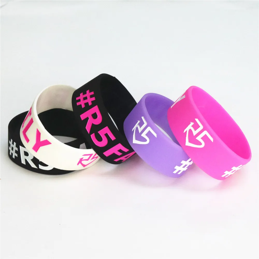 Модные 5 шт. R5 Семья Wristband силикона " широкополосный резиновые браслеты& браслеты для концерта музыки взрослых Размеры, ювелирное изделие, подарок SH091 - Окраска металла: MIX