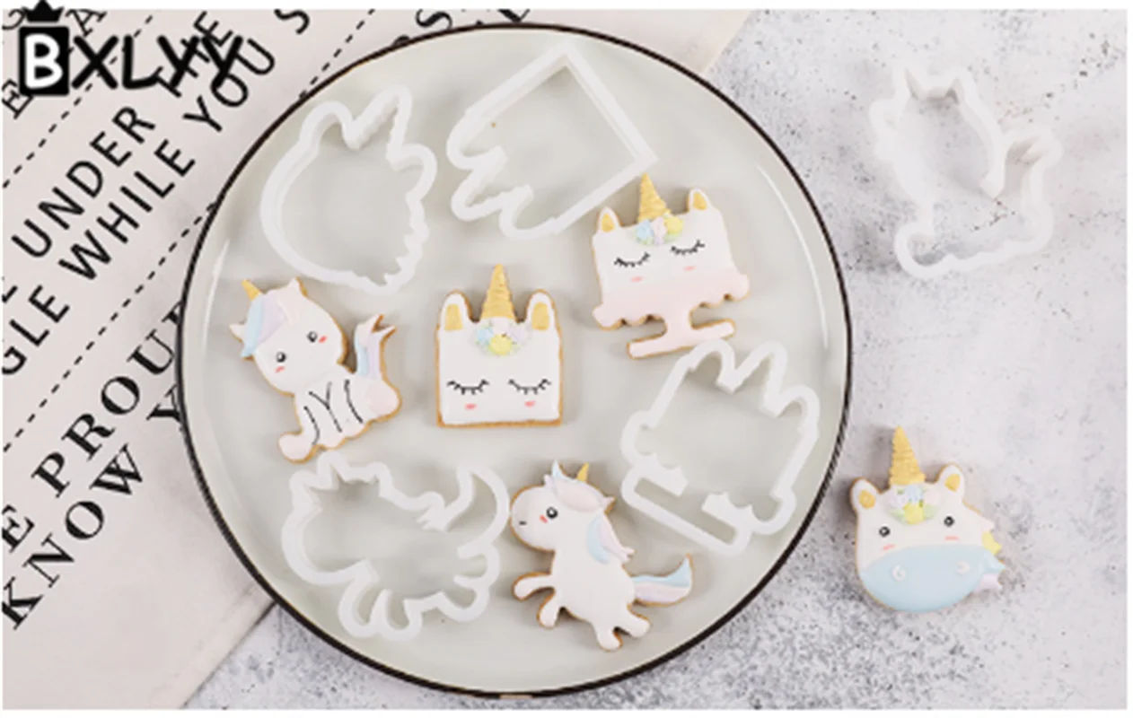 

BXLYY 2019 new year 5 piece set DIY unicorn decoration party cookie mold baking decoration accessories Christmas supplies .7z