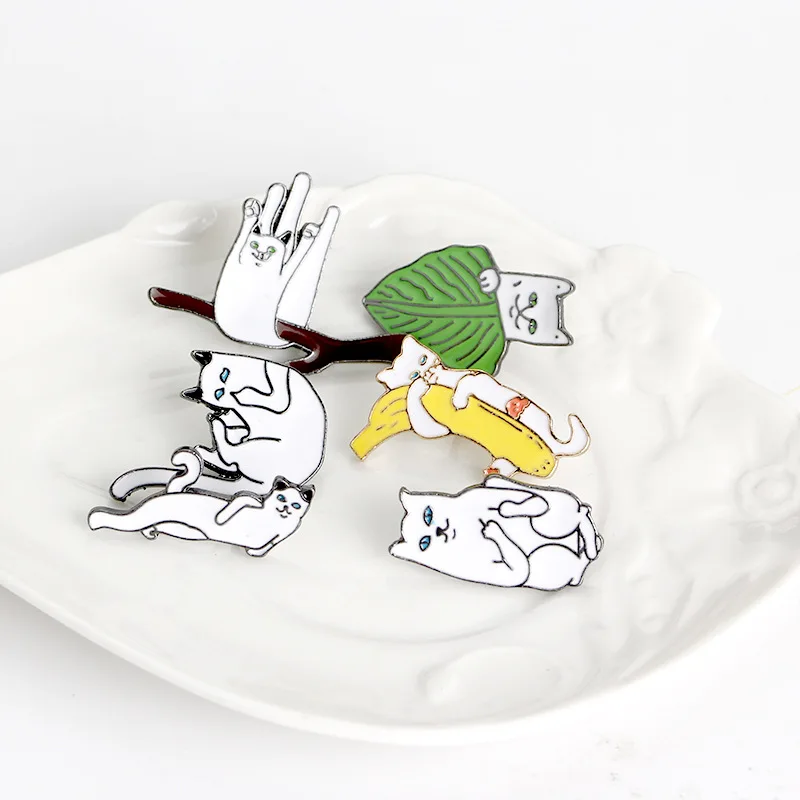 

7 Style Funny Cat Middle Finger Enamel Pin Women Brooch Metal Badges Lapel Pins Backpack Hat Jewelry Men's Fashion Accessories
