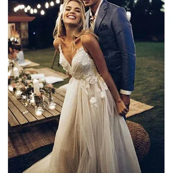 

Boho Wedding Dresses with Applique Flowers Tulle A-Line Bridal Gowns Sexy V Neck Backless Beach Bride Dress Wedding Gowns Simple