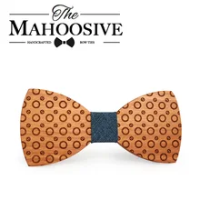 Деревянный галстук-бабочка в горошек