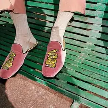 Новейшие белый кристалл змея женские слипоны черная обувь на плоской подошве бархатные Для женщин круглым носком Туфли без каблуков Slingback Лоферы размер 40