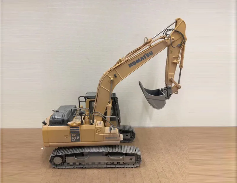 UH8144 Универсальный хобби Komatsu скользких PC210LC 11 экскаватор Металл треки 1/50|constructions